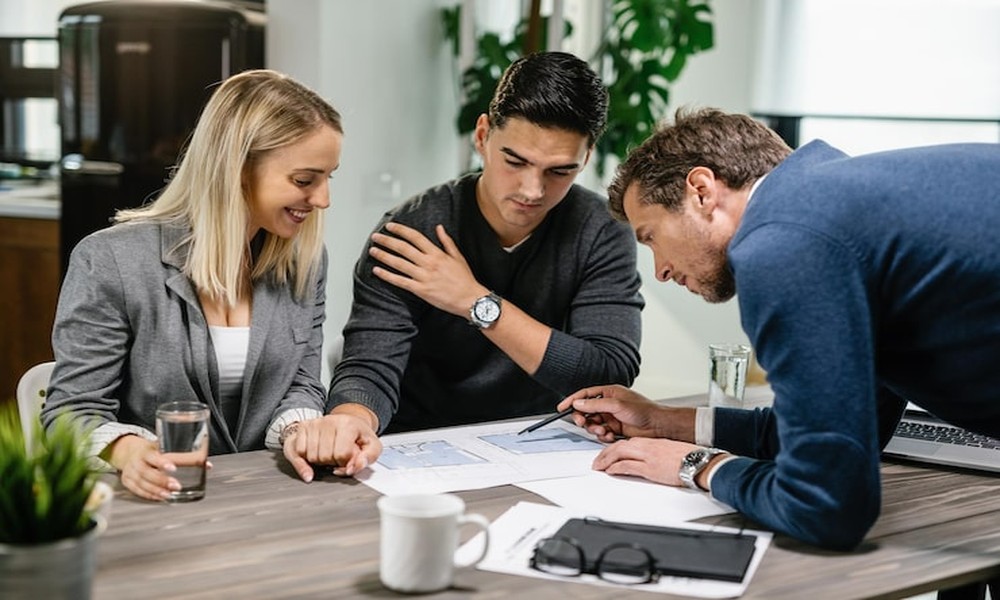 Best Financial Advisor Edmonton: What You Need to Know Before Hiring